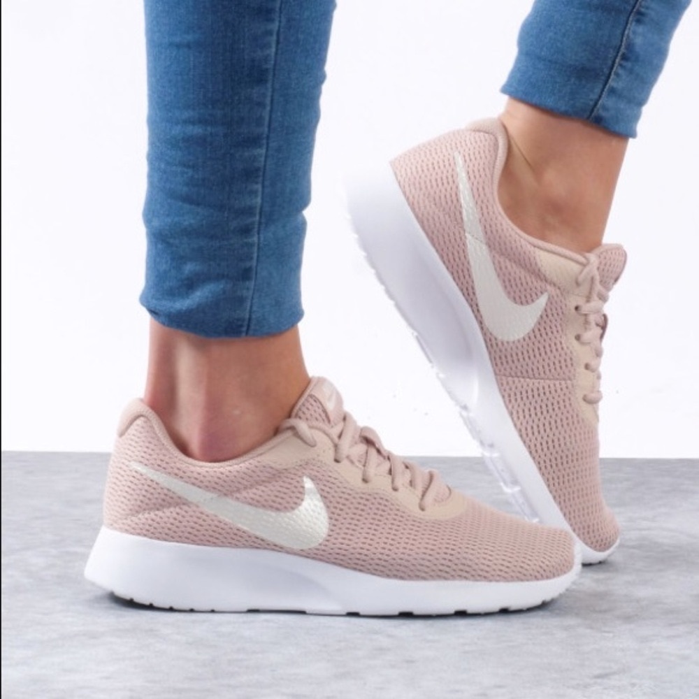NIKE TANJUN SIZE 6.5